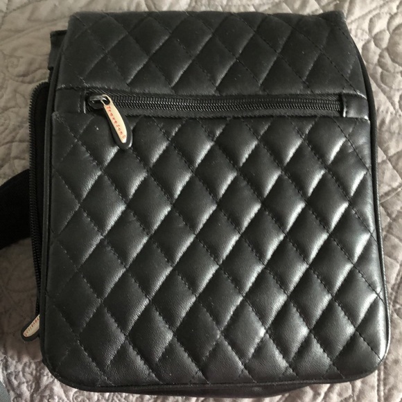 1 Baggallini, 1 Travelon, 1 Oulilai - Picture 9 of 16